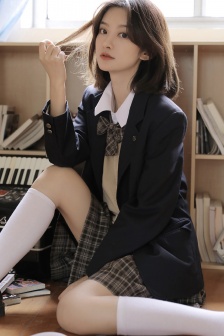 一面亲上边一面膜下边的肌肤之亲